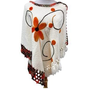 Poncho artesanal de lana – Modelo Copihue | Tejido a telar en Chile