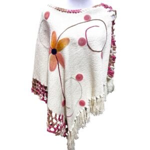 Poncho artesanal de lana – Modelo Copihue | Tejido a telar en Chile