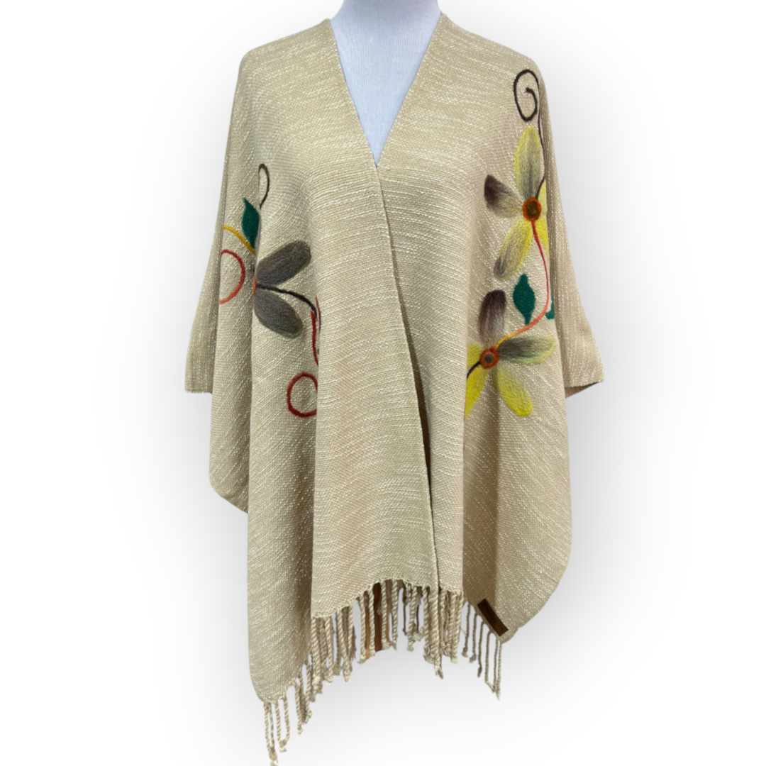 Ruana artesanal de lana | bordada |confeccionada en telar | Diseño único Chileno