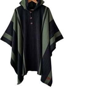 Poncho artesanal de lana con capucha | modelo del valle | hecho en Chile