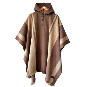 Poncho artesanal de lana con capucha | modelo del valle | hecho en Chile