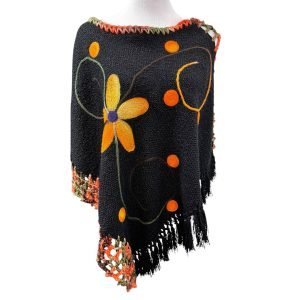 Poncho artesanal modelo Copihue | confeccionado en telar en Chile