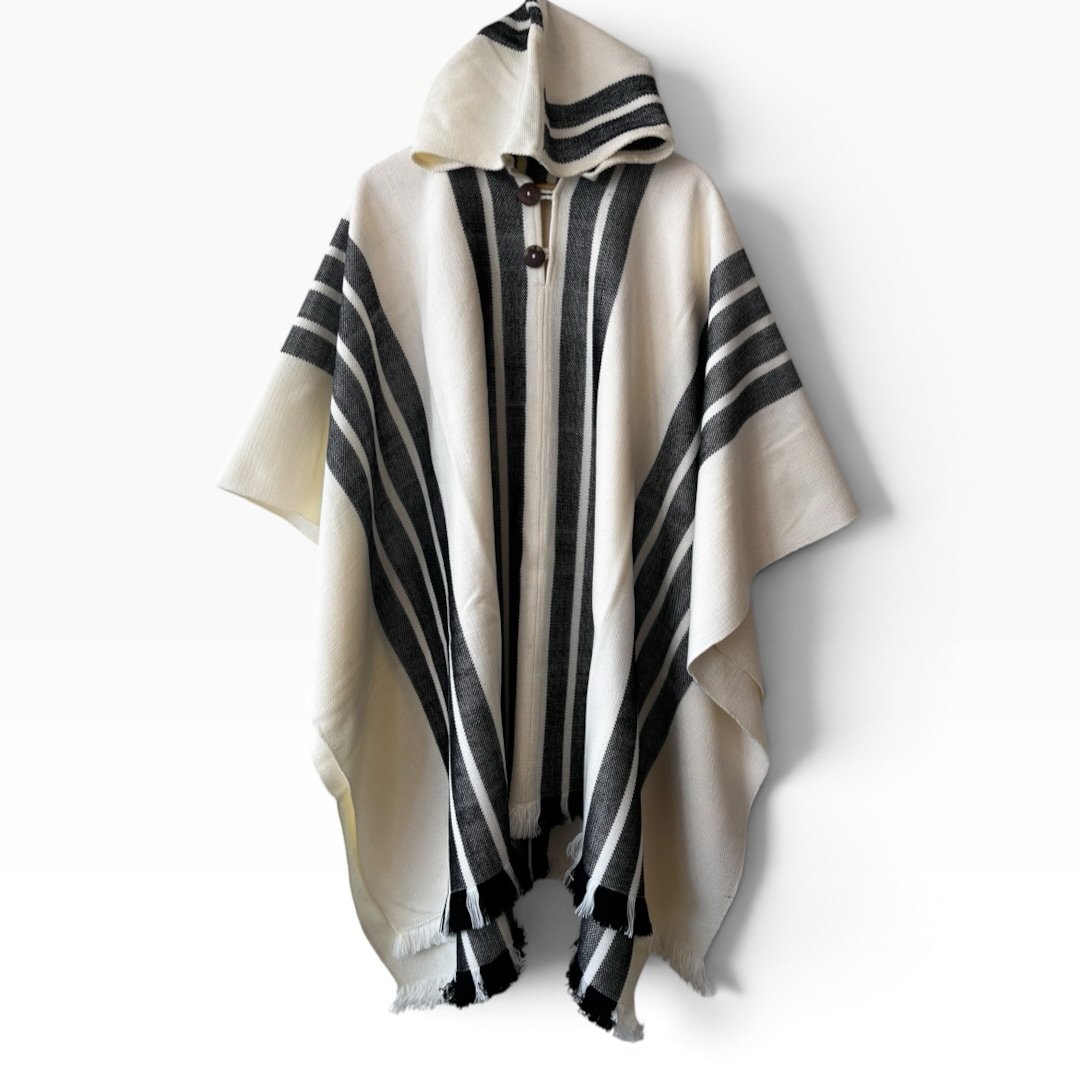 Poncho artesanal de lana con capucha | hecho en Chile