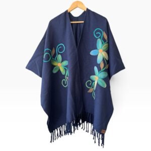 Ruana artesanal de lana | bordada |confeccionada en telar | Diseño único Chileno