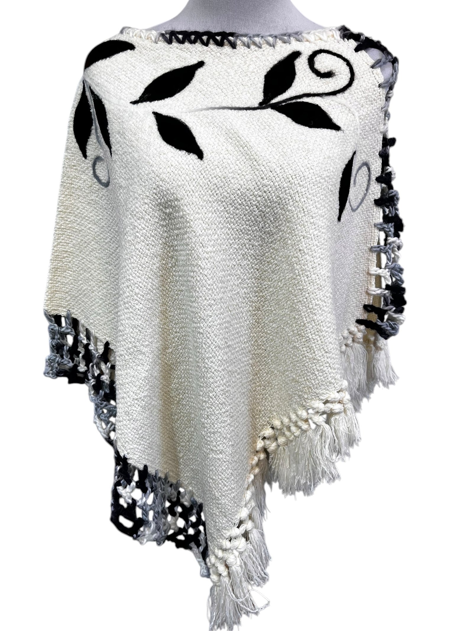 Poncho artesanal de lana | modelo Copihue | tejido en telar en Chile