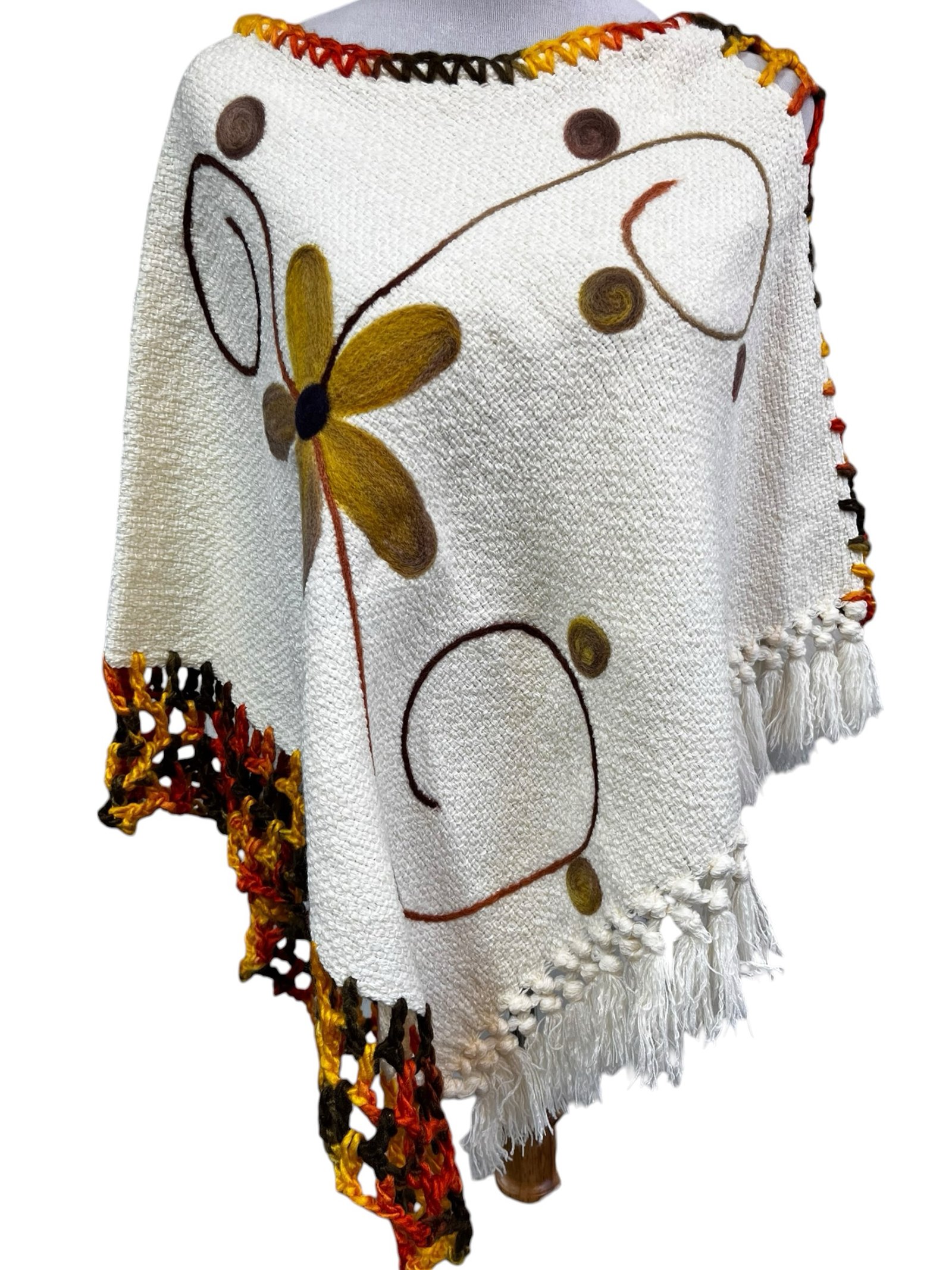 Poncho artesanal de lana | modelo Copihue | tejido en telar en Chile