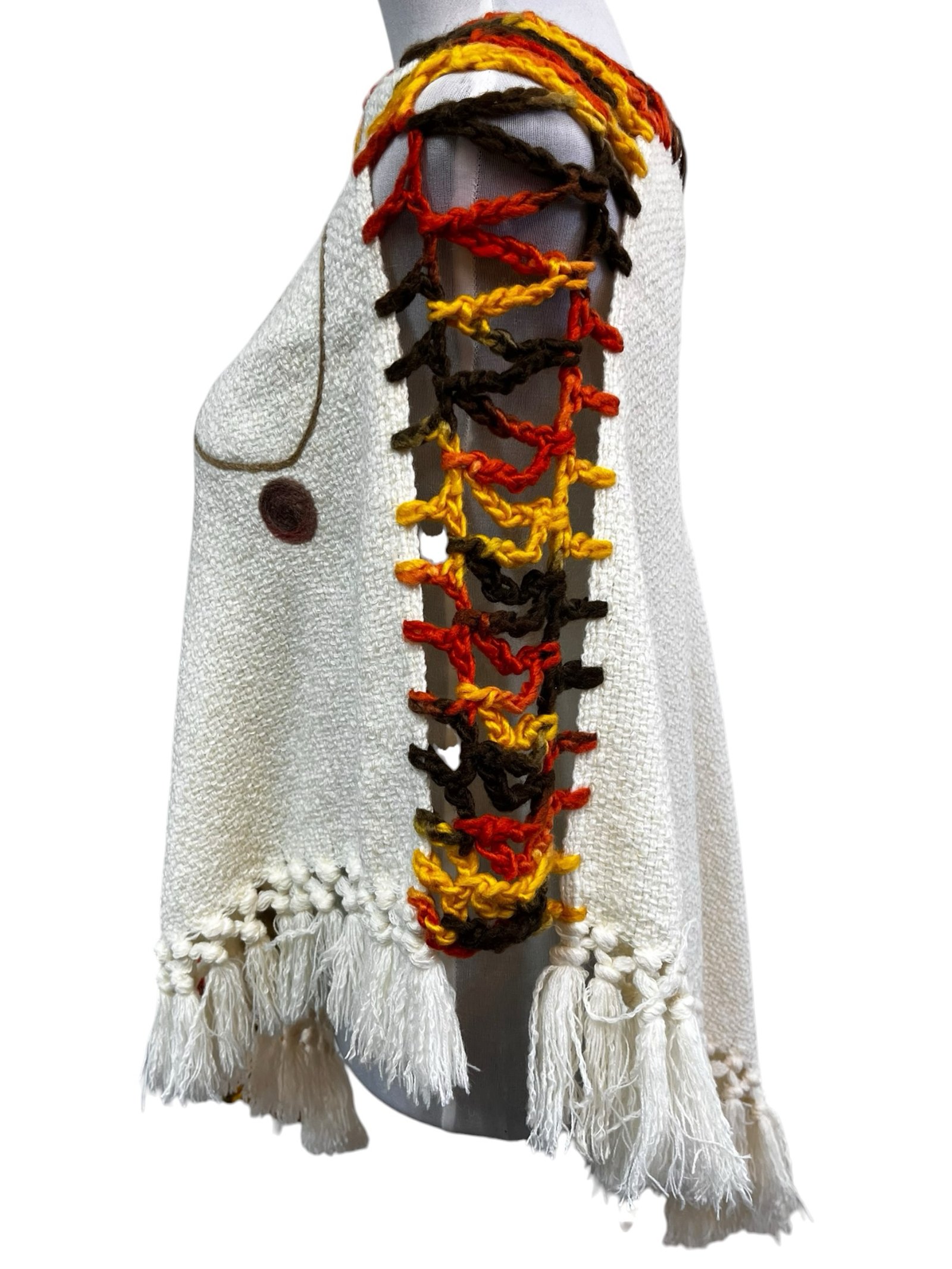 Poncho artesanal de lana | modelo Copihue | tejido en telar en Chile - Imagen 2