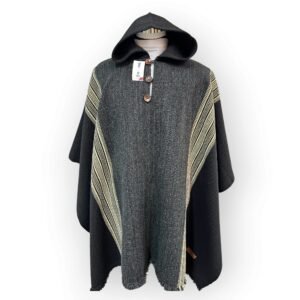 Poncho artesanal de lana con capucha | modelo del valle | hecho en Chile